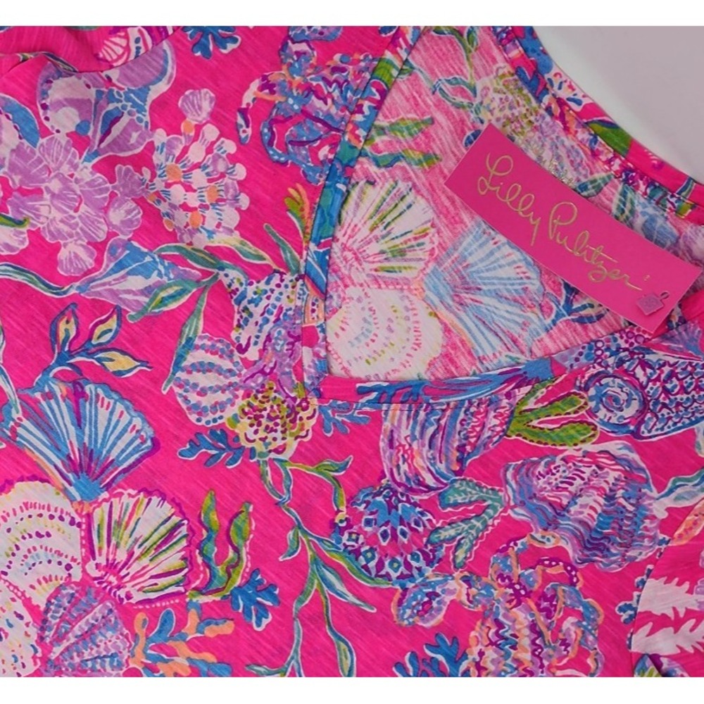 Lilly Pulitzer Etta V-Neck T-Shirt Size XS Pink Isle Shell Me Something Good NWT
